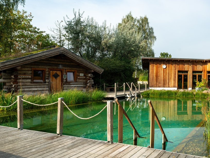 Badeteich vor den Saunas zu abkühlen 