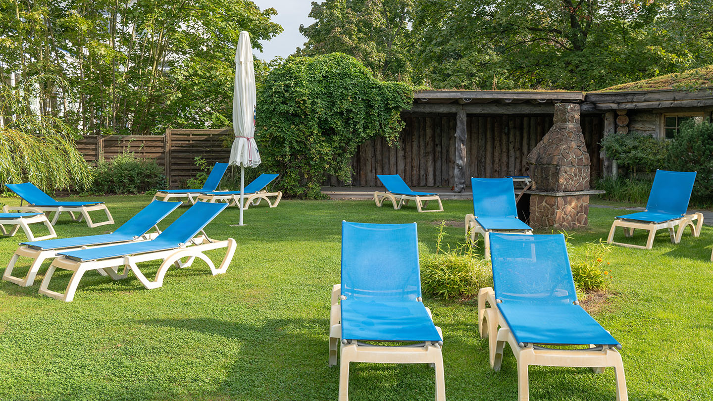 Saunagarten mit liegen im freihen 